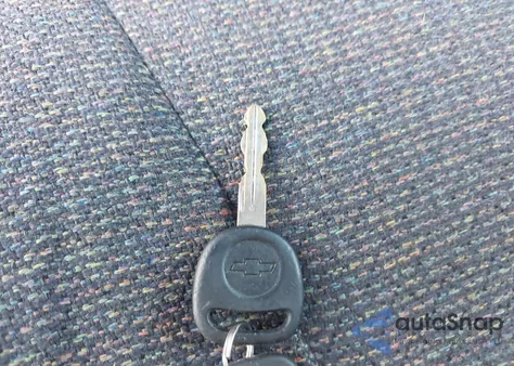 2002 Chevrolet Silverado 1500 из США, поврежденный, VIN 2GCEK19V321291539